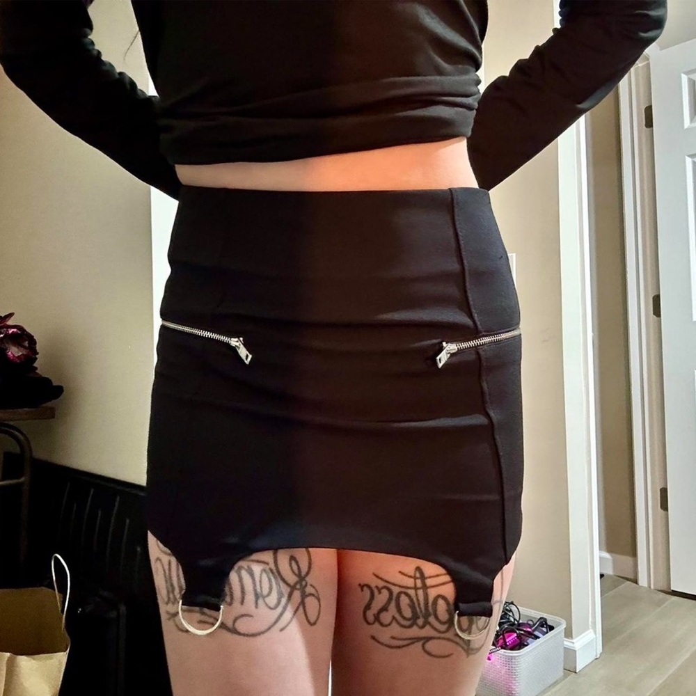 Chic Black Mini Skirt with Zipper Accents